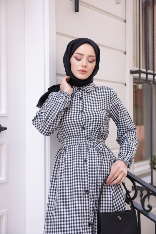 10766 - Kare Desen Düğmeli Tesettür Elbise Si̇yah-G1