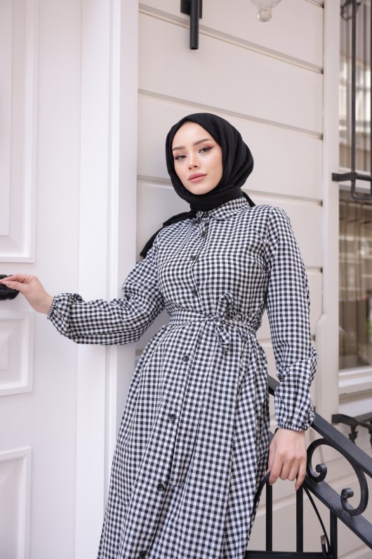 10766 - Kare Desen Düğmeli Tesettür Elbise Si̇yah-G1