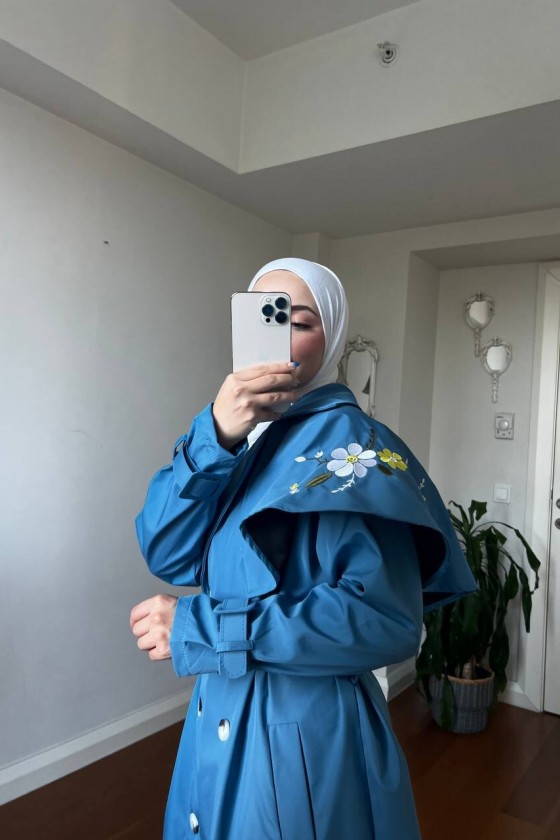 4401 - İşleme Detaylı Tesettür Trençkot Mavi-F1