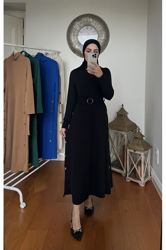 4421 - Yan Düğme Detaylı Tesettür Elbise Si̇yah-A17