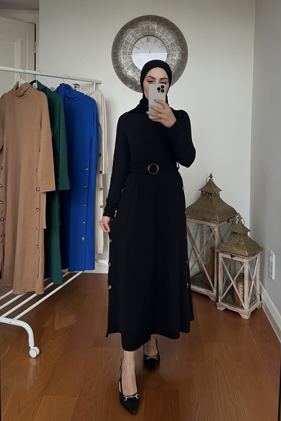 4421 - Yan Düğme Detaylı Tesettür Elbise Si̇yah-A17
