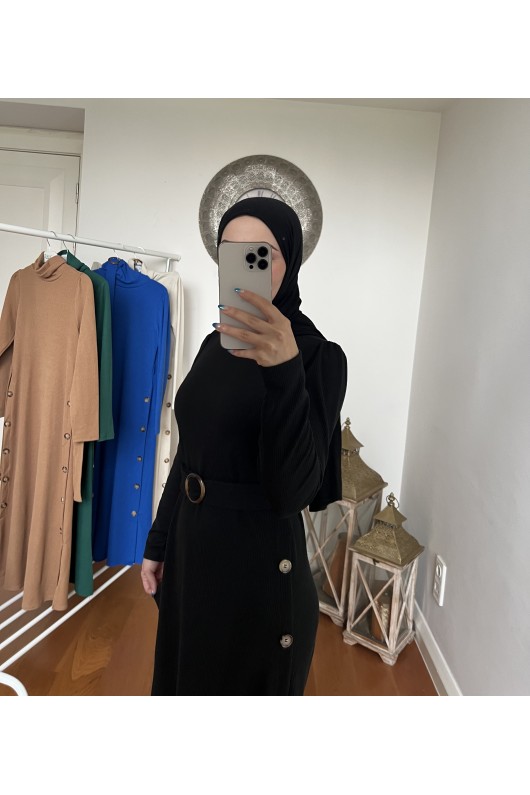 4421 - Yan Düğme Detaylı Tesettür Elbise Si̇yah-A17