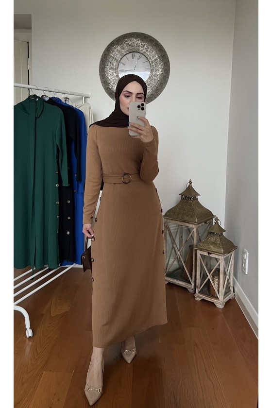 4421 - Yan Düğme Detaylı Tesettür Elbise Taba-A17