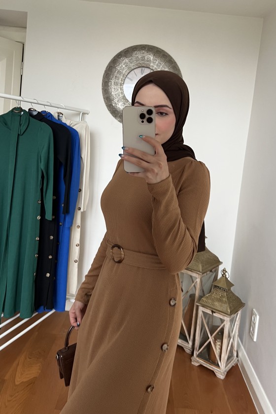 4421 - Yan Düğme Detaylı Tesettür Elbise Taba-A17