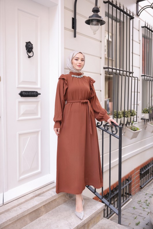 Taş Detaylı Tesettür Elbise Kahverengi̇
