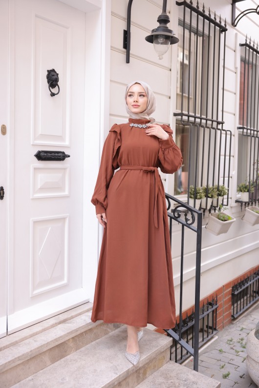 Taş Detaylı Tesettür Elbise Kahverengi̇