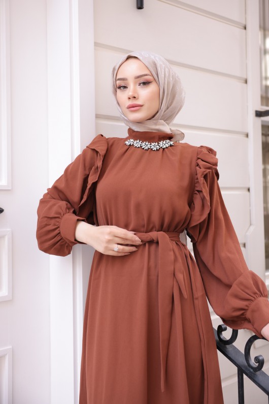Taş Detaylı Tesettür Elbise Kahverengi̇