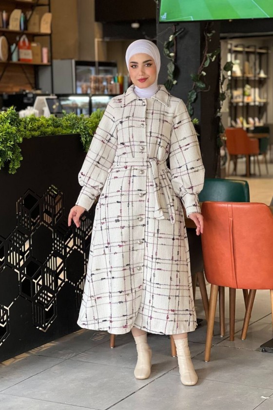 4449 - Renk Detaylı Tesettür Kaban Beyaz - Mor 4449 - Renk Detaylı Tesettür Kaban Beyaz - Mor