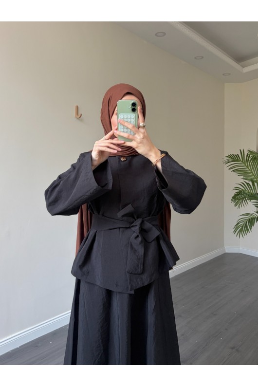 21267 - Asimetrik Gold Düğmeli Kemerli Etek & Ceket Takım Si̇yah