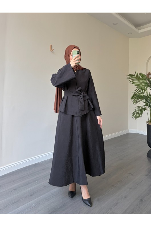 21267 - Asimetrik Gold Düğmeli Kemerli Etek & Ceket Takım Si̇yah